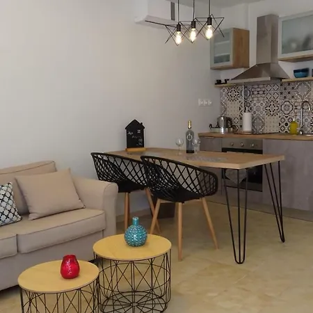 Elegant And Comfortable Apartment In The City Center Ermoupoli Exterior photo