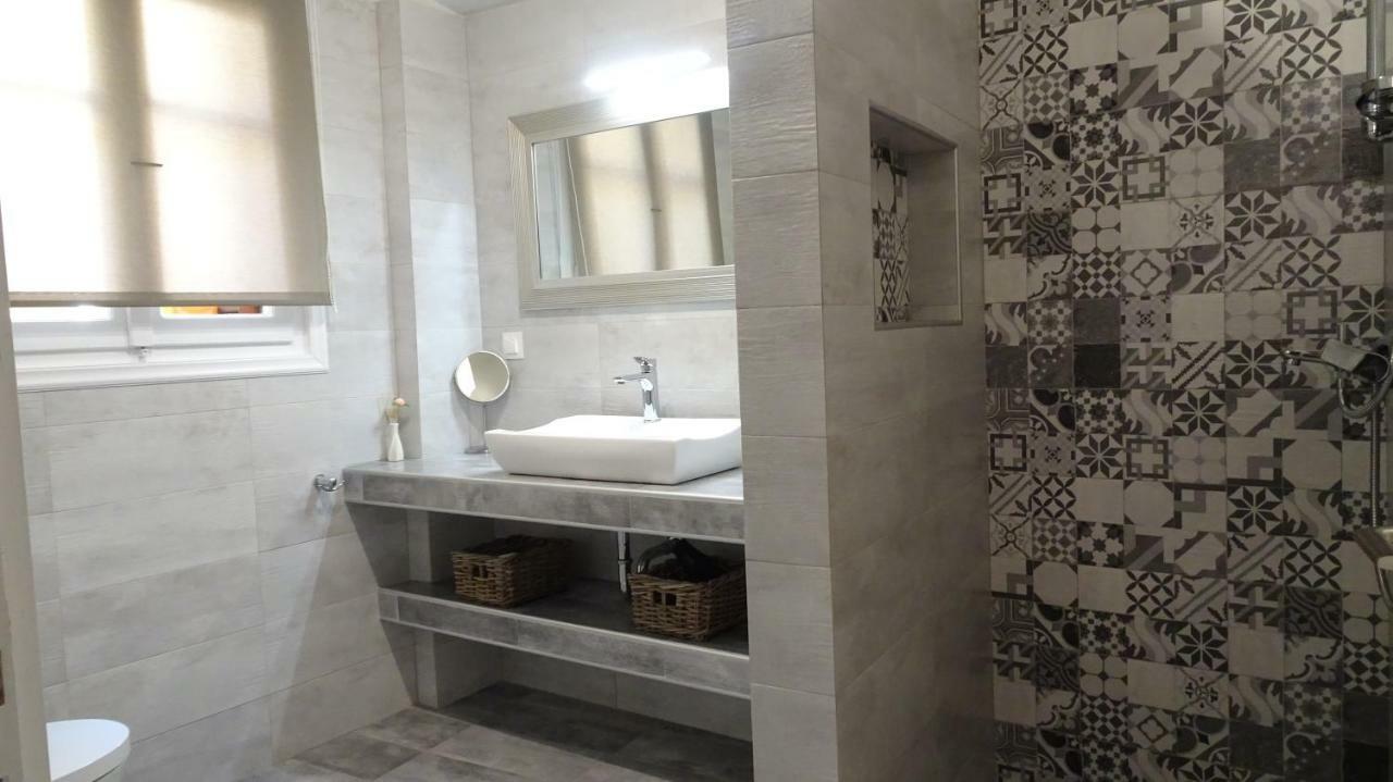 Apartment Elegant And Comfortable In The Center Ermoupoli